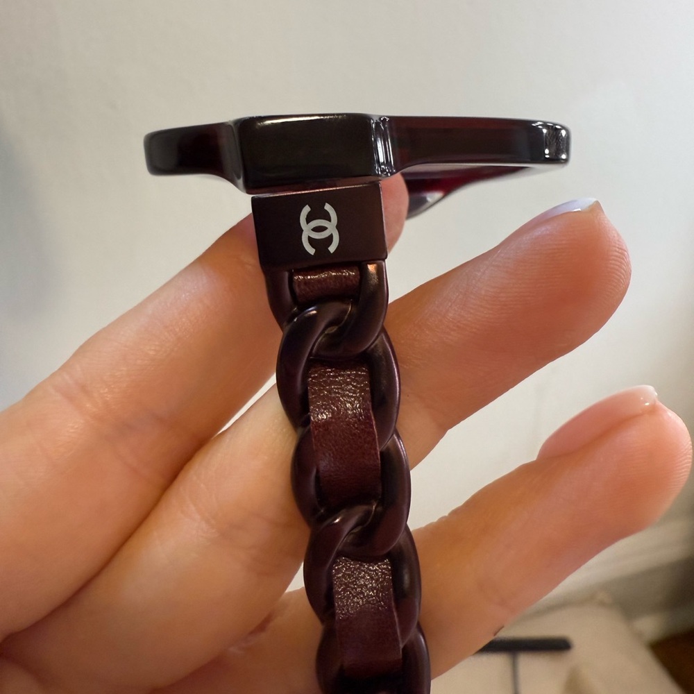 CHANEL Burgundy and Black Sunglasses - Picture 4 of 11